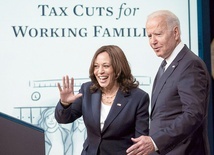 Prezydent Joe Biden i wiceprezydent Kamala Harris zapowiedzieli comiesięczne wsparcie finansowe dla rodzin z dziećmi. Pomoc pieniężną otrzyma około 60 mln amerykańskich dzieci.