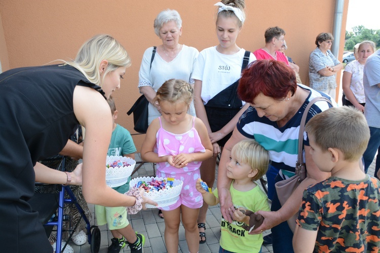 Gorzów Śląski. Poświęcenie busa dla seniorów