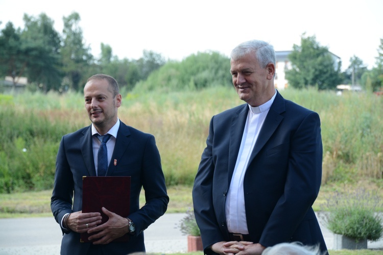 Gorzów Śląski. Poświęcenie busa dla seniorów