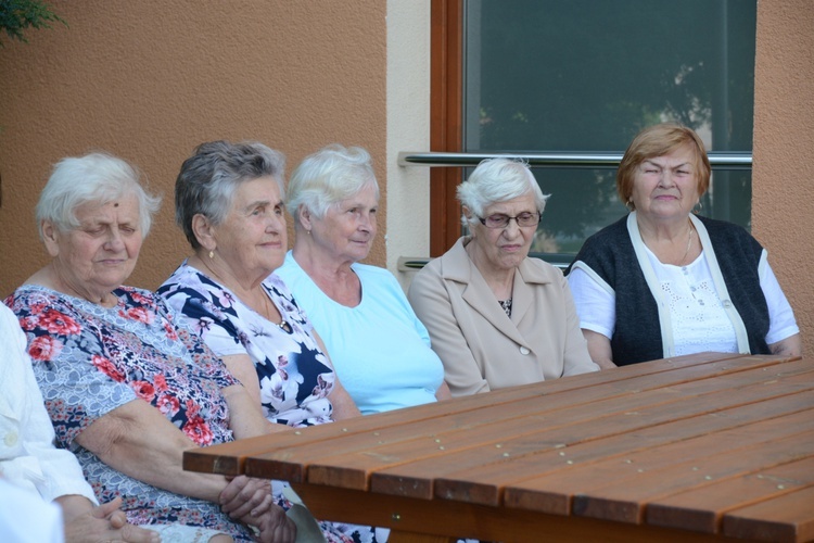 Gorzów Śląski. Poświęcenie busa dla seniorów