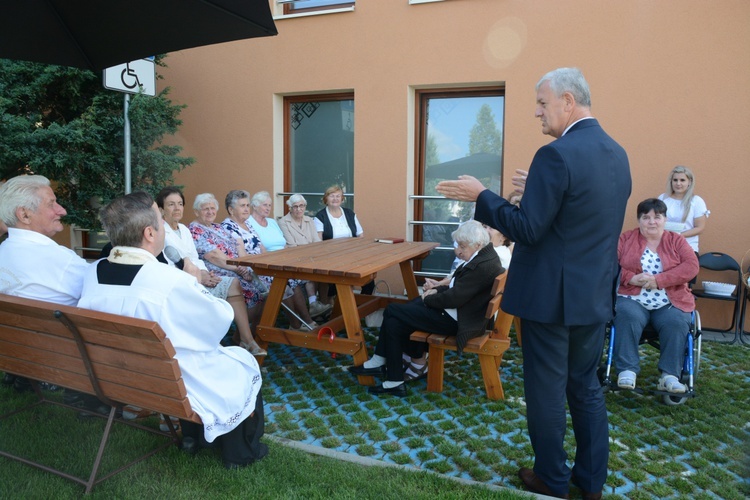 Gorzów Śląski. Poświęcenie busa dla seniorów