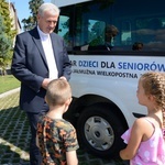 Gorzów Śląski. Poświęcenie busa dla seniorów