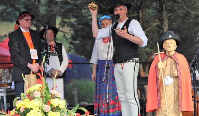Prezes Jakub Gołdyn odebrał Złotą Muszlę św. Jakuba dla szczyrkowskiego oddziału Związku Podhalan.