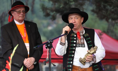 Figurkę św. Jakuba odebrał Bogusław Lalik, koordynator Roku Górali w województwie śląskim.