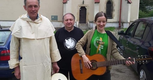 Misja w czeskim Tanvaldzie. Ze skrzydlatym Wikarym