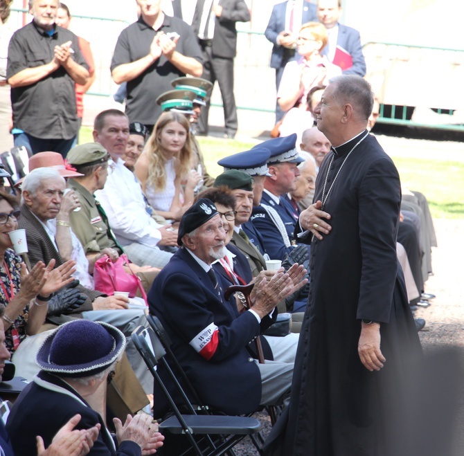 "Twarze, które mają iskrę w oczach" 