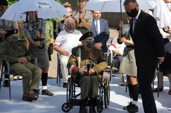 "Twarze, które mają iskrę w oczach" 