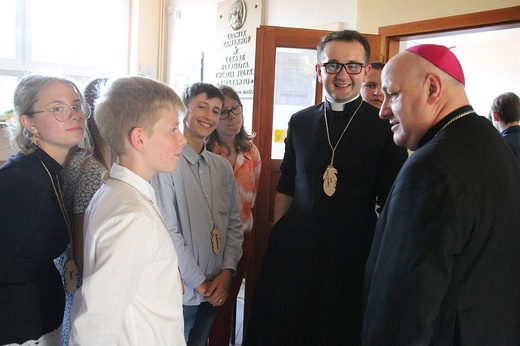 W Zagórniku oazowicze spotkali się z biskupem Piotrem Gregerem 