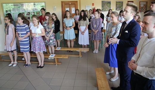 W Zagórniku oazowicze spotkali się z biskupem Piotrem Gregerem 