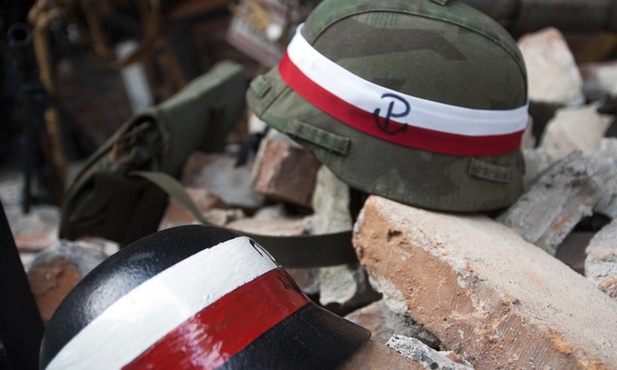 Tego dnia upamiętnia się wystąpienie zbrojne przeciwko okupującym Warszawę wojskom niemieckim, zorganizowane przez Armię Krajową w ramach akcji "Burza".