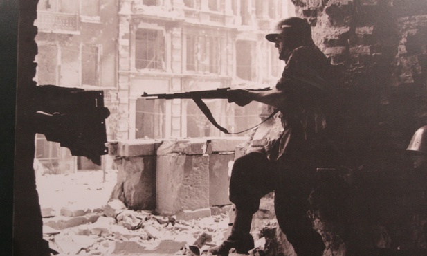 77 lat temu dowódca AK gen. T. Komorowski "Bór" wydał decyzję o rozpoczęciu powstania w Warszawie