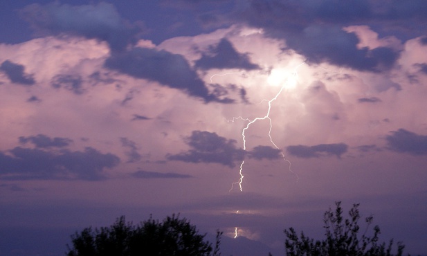 Śląskie. Meteorolodzy ostrzegają przed burzami z gradem