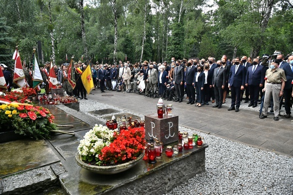 Modlitwa przy pomniku Gloria Victis w rocznicę godziny „W” 