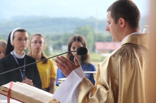 Stary Sącz. Obóz stypendystów Fundacji "Dzieło Nowego Tysiąclecia"