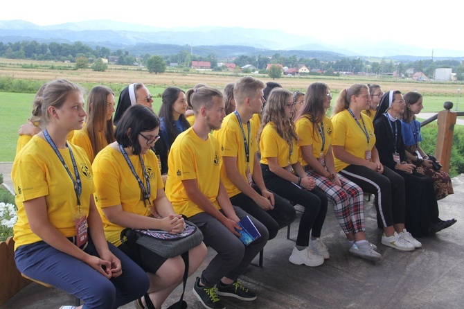 Stary Sącz. Obóz stypendystów Fundacji "Dzieło Nowego Tysiąclecia"