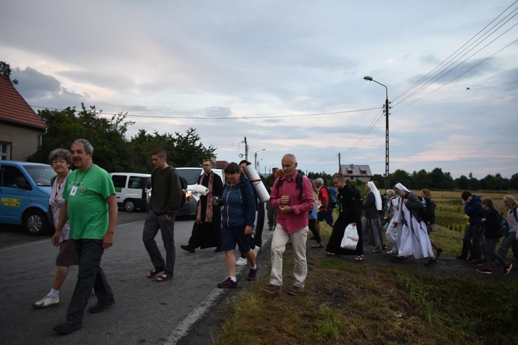 XVIII PPDŚ na Jasną Górę - dzień 2 - Ratajno-Jegłowa