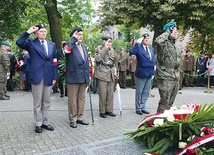 ▲	Gośćmi uroczystości byli kombatanci: żołnierze Armii Krajowej oraz uczestnicy powstania – płk Bogdan Lipnicki ps. Konrad i kpt. Stanisław Wołczaski ps. Kazimierz.