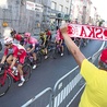 ▲	Trasy Tour de Pologne zwyczajowo przyciągają kibiców  – na zdjęciu sytuacja z ubiegłego roku, z ul. Kościuszki w Katowicach.