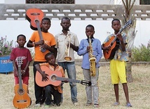 ▲	Uczniowie African Music School zainaugurują misję koncertem 23 sierpnia o 20.00 w Jaczowie.