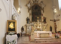 Wizerunek świętego został umieszczony przy ołtarzu kościoła  pw. Świętych Apostołów Piotra i Pawła.
