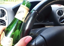 Wielu zapomina o zasadzie: „Piłeś – nie jedź”.