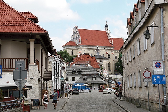 Fara kazimierska wpisana jest w krajobraz miasta i stanowi ważny element jego dziejów.