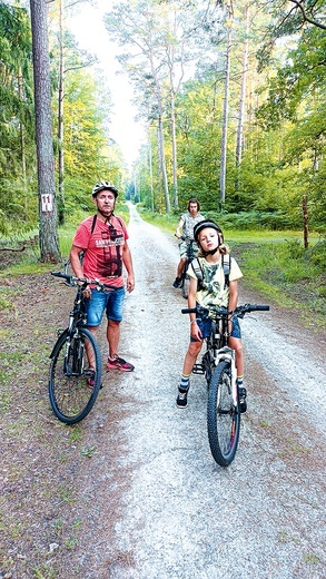 Dziś wiele tras, także tych leśnych, jest przygotowanych specjalnie dla rowerzystów.