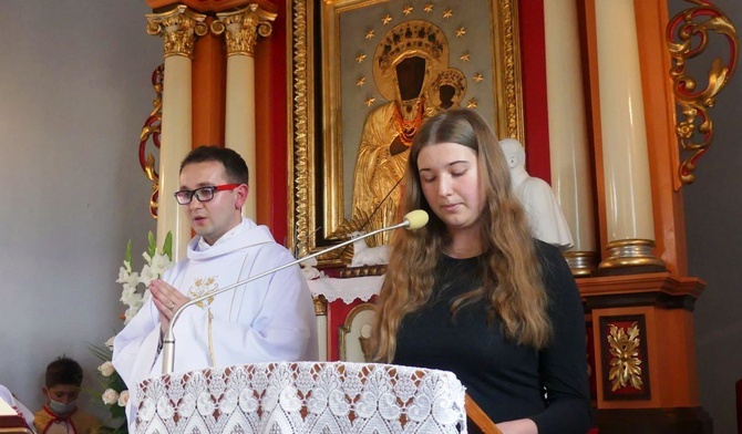 Słotwiński rodak, ks. Sławomir Pietrszko (L) świętował razem z parafianami odpust Porcjunkuli w tutejszej kaplicy Matki Bożej Anielskiej.