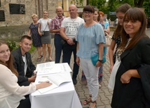 Zapisy na pielgrzymkę przy kolegiacie św. Bartłomieja w Opocznie.