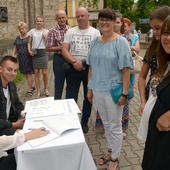 Zapisy na pielgrzymkę przy kolegiacie św. Bartłomieja w Opocznie.