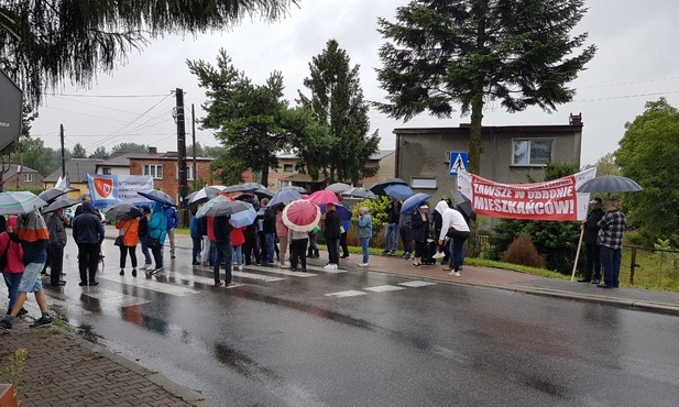 Dąbrowa Górnicza. Mieszkańcy blokowali drogę, która prowadzi na teren Euroterminalu w Sławkowie