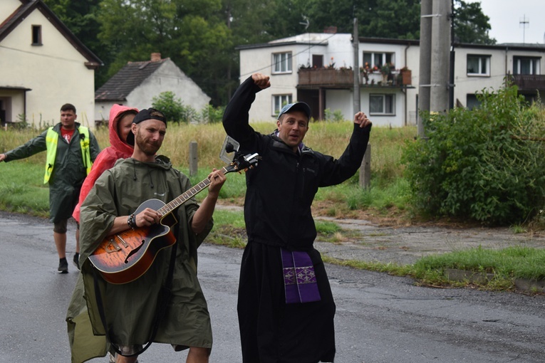 XVIII PPDŚ na Jasną Górę- dzień 5 - Popielów-Laskowice