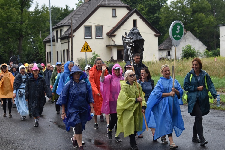 XVIII PPDŚ na Jasną Górę- dzień 5 - Popielów-Laskowice