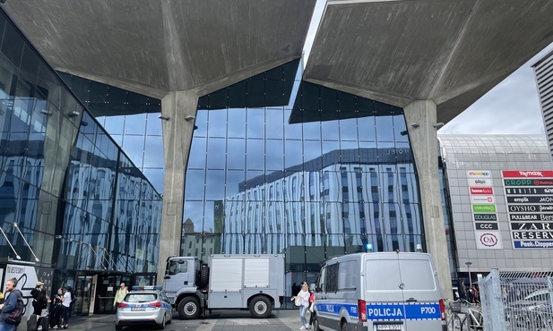 Katowice. Poważne utrudnienia na dworcu kolejowym