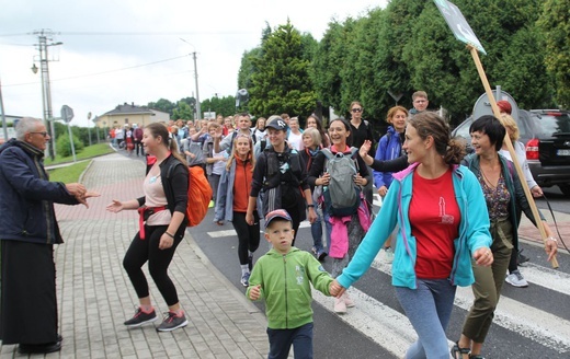 Grupa 2 z ks. Adamem Wandzlem - z Bielska-Białej na Jasną Górę 2021 