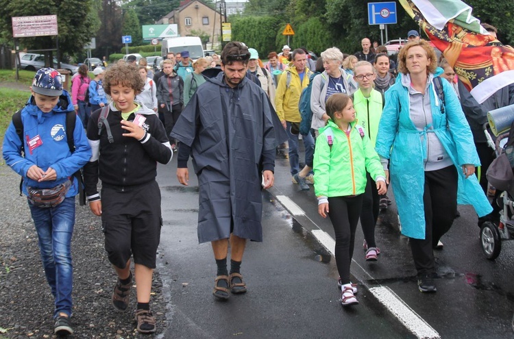 Grupa 3 z ks. Marcinem Pomperem - z Bielska-Białej na Jasną Górę 2021 