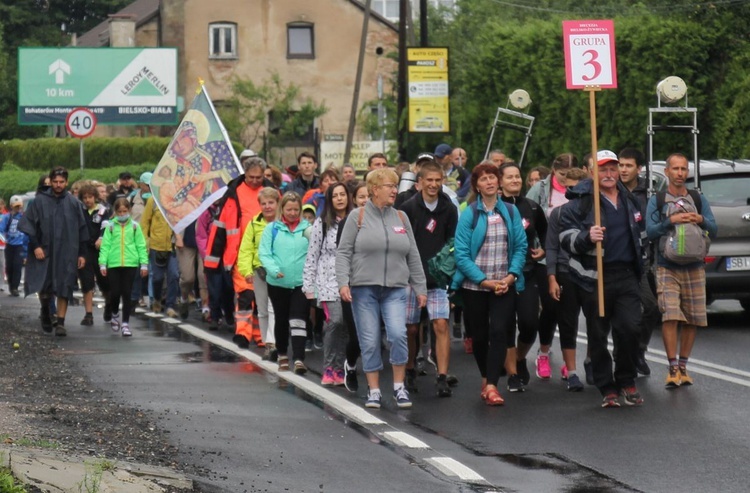 Grupa 3 z ks. Marcinem Pomperem - z Bielska-Białej na Jasną Górę 2021 