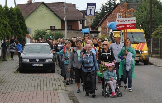 Postój pielgrzymów jasnogórskich z Hałcnowa w Bielanach - 2021