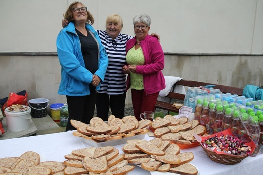 Postój pielgrzymów jasnogórskich z Hałcnowa w Bielanach - 2021