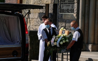 Pogrzeb 19-latki, śmiertelnie potrąconej przez autobus