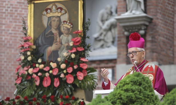 Abp Skworc: zapraszam na pielgrzymkę kobiet i dziewcząt do Sanktuarium Matki Bożej Sprawiedliwości