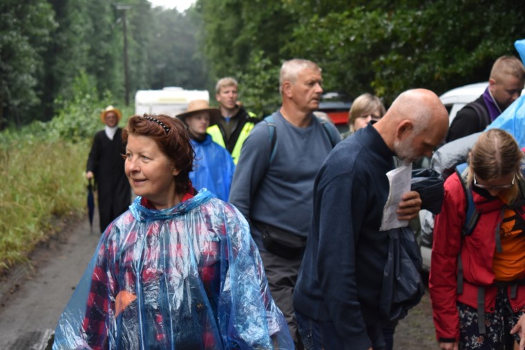 XVIII PPDŚ na Jasną Górę - dzień 6 - Laskowice-Łomnica