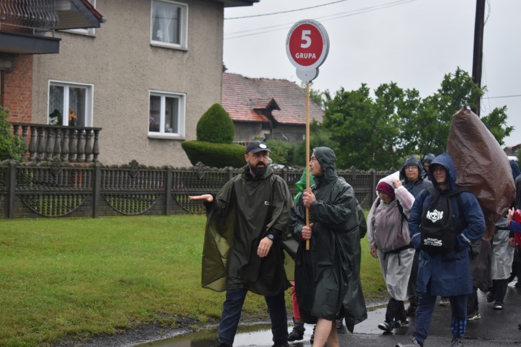 XVIII PPDŚ na Jasną Górę - dzień 6 - Laskowice-Łomnica