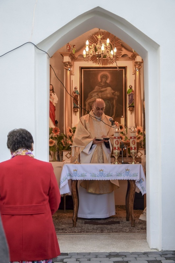 Czarny Potok. Msza przy kapliczce w Jastrzębiu