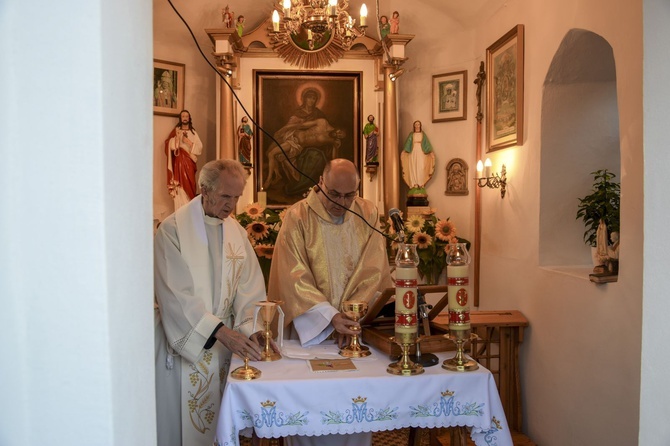 Czarny Potok. Msza przy kapliczce w Jastrzębiu