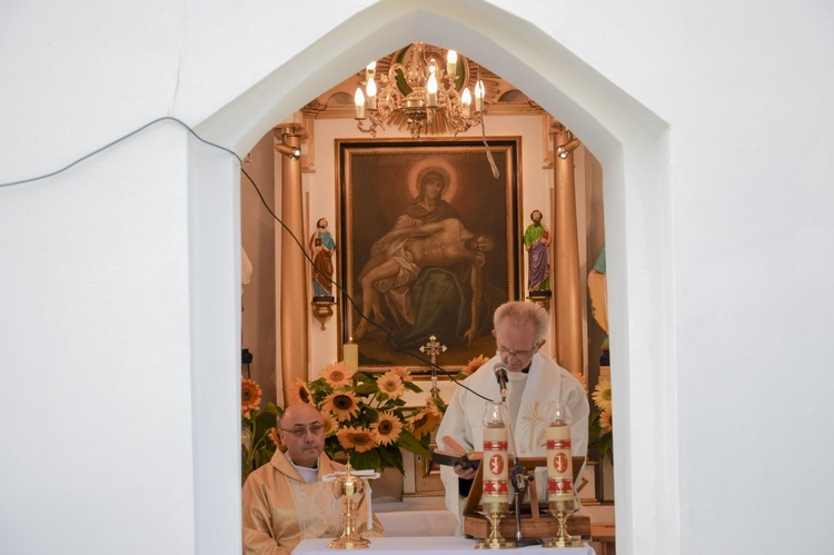 Czarny Potok. Msza przy kapliczce w Jastrzębiu