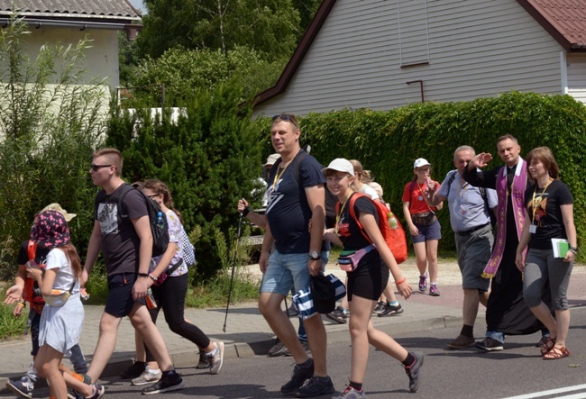 Pielgrzymi ze Skarżyska-Kamiennej w drodze na Jasną Górę