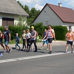 Pielgrzymi ze Skarżyska-Kamiennej w drodze na Jasną Górę