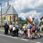 Pielgrzymi ze Skarżyska-Kamiennej w drodze na Jasną Górę