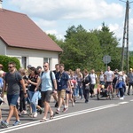 Pielgrzymi ze Skarżyska-Kamiennej w drodze na Jasną Górę